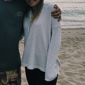 Sweater black and white striped